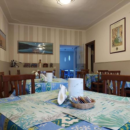Hotel La Passeggiata Desenzano del Garda Exteriör bild
