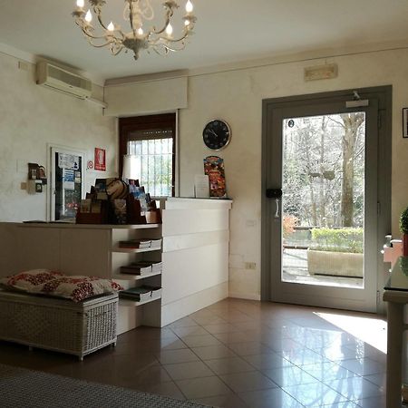 Hotel La Passeggiata Desenzano del Garda Exteriör bild