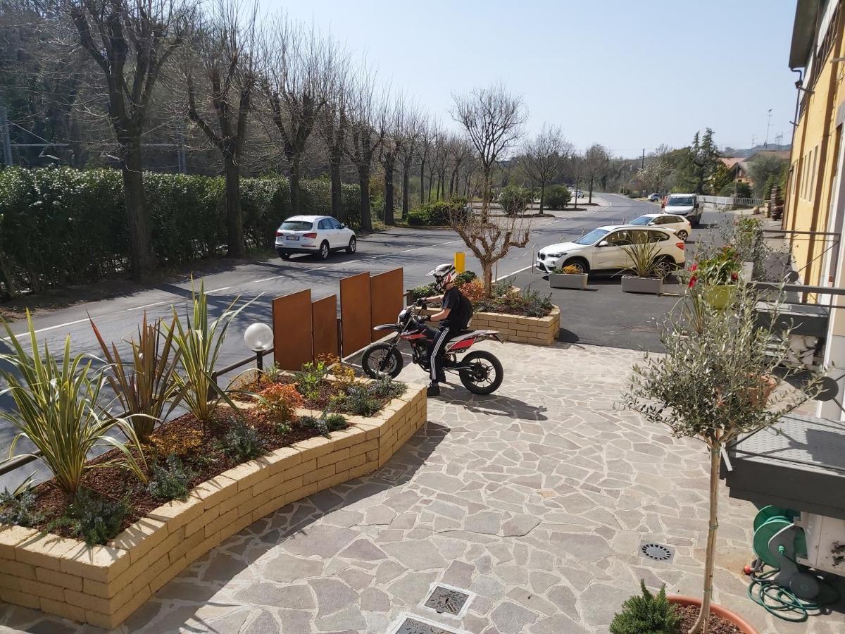 Hotel La Passeggiata Desenzano del Garda Exteriör bild