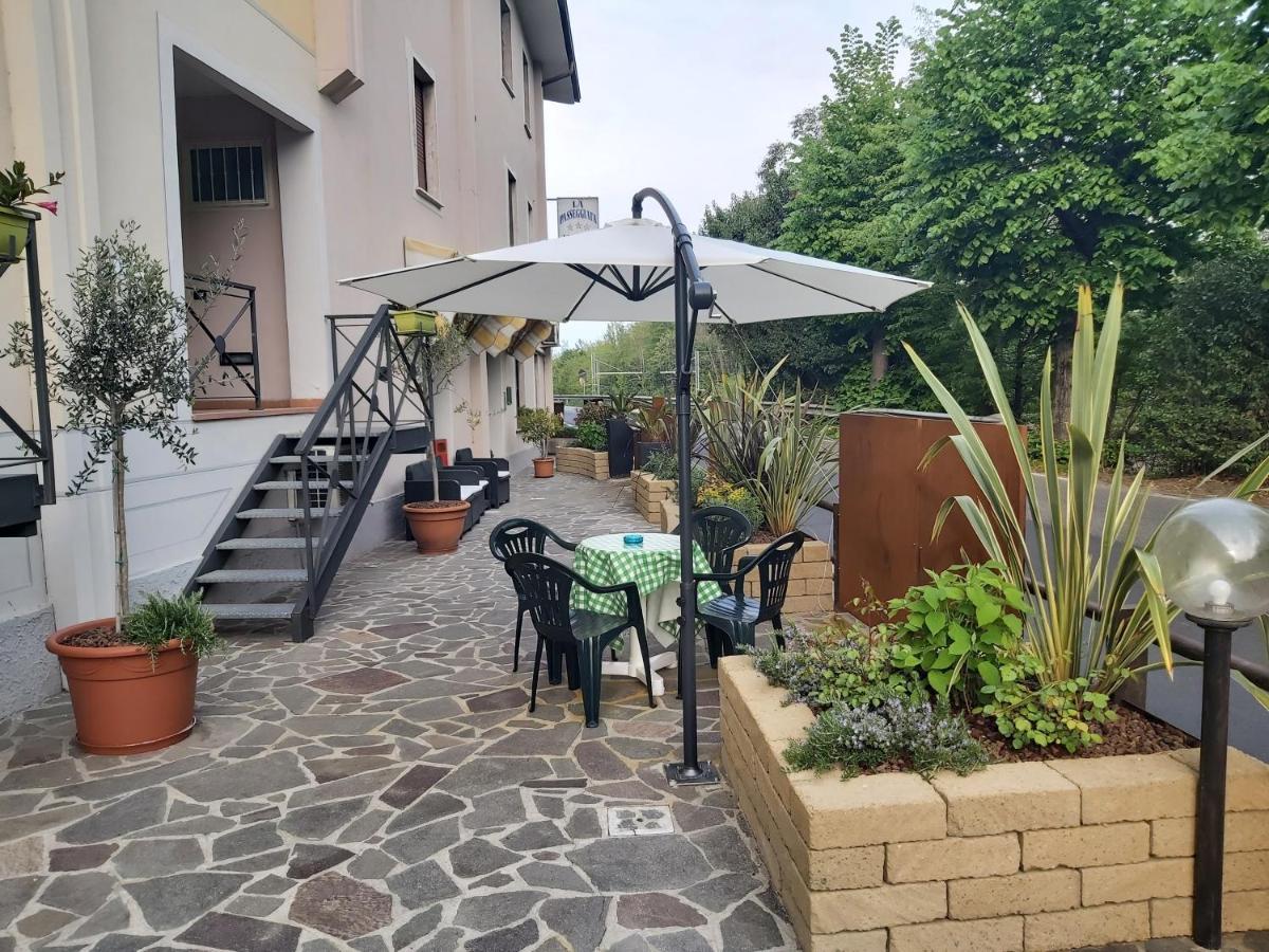 Hotel La Passeggiata Desenzano del Garda Exteriör bild
