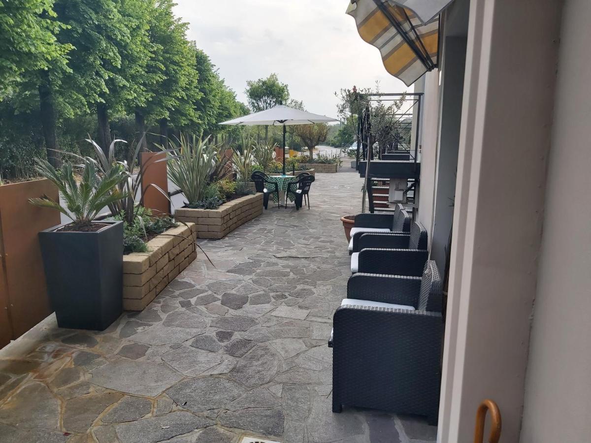 Hotel La Passeggiata Desenzano del Garda Exteriör bild