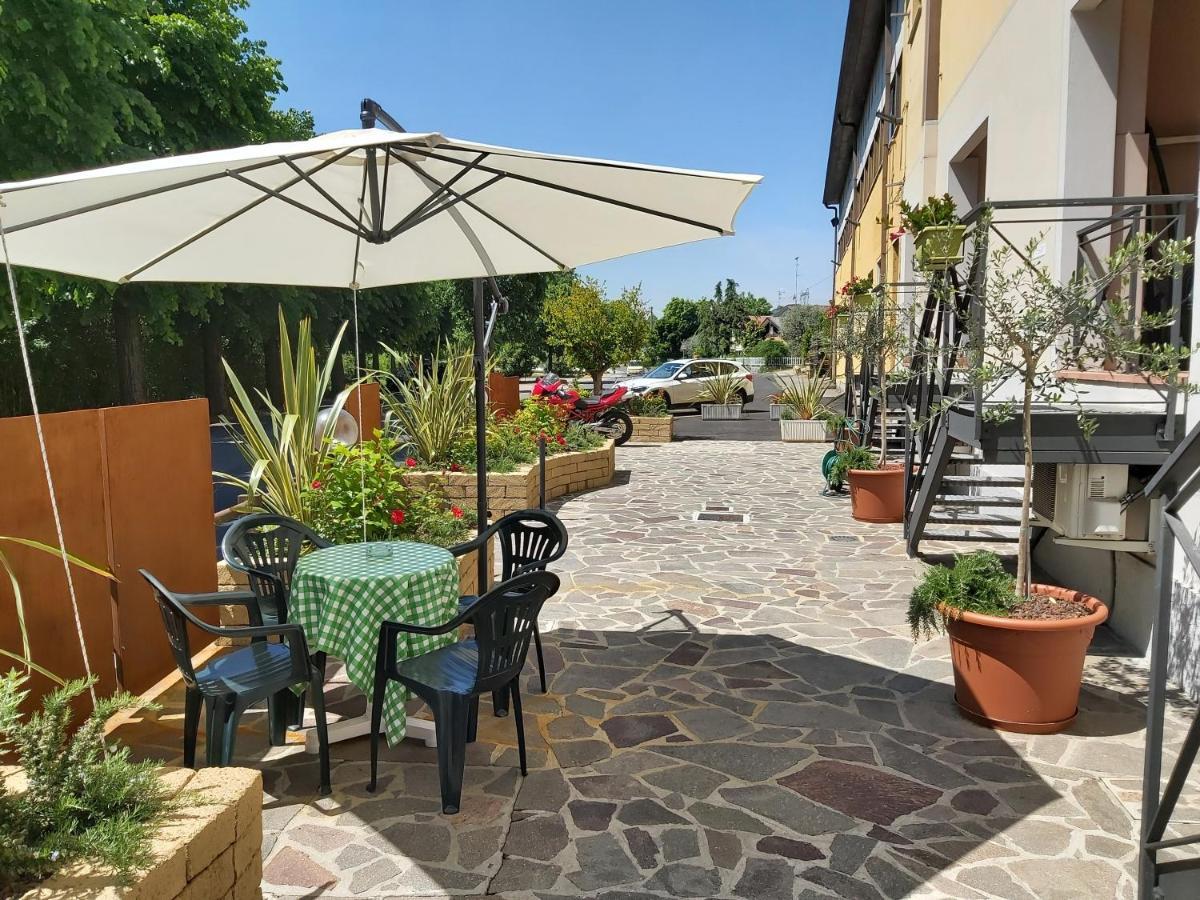 Hotel La Passeggiata Desenzano del Garda Exteriör bild