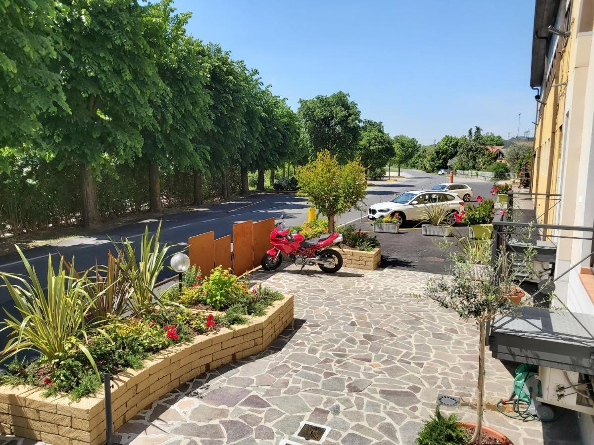 Hotel La Passeggiata Desenzano del Garda Exteriör bild