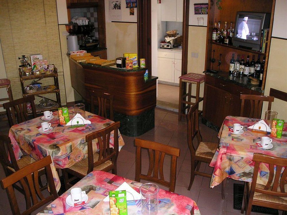 Hotel La Passeggiata Desenzano del Garda Exteriör bild