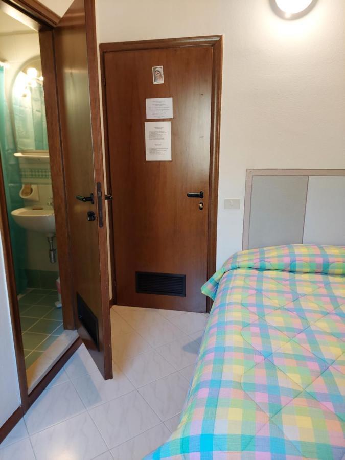 Hotel La Passeggiata Desenzano del Garda Exteriör bild