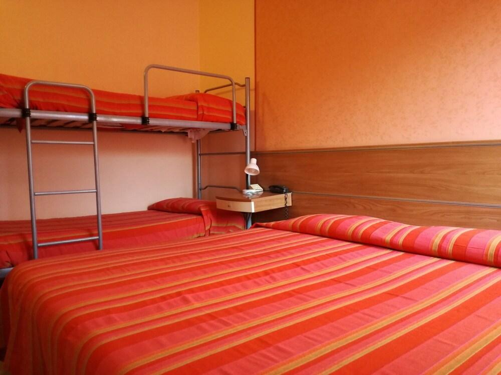 Hotel La Passeggiata Desenzano del Garda Exteriör bild