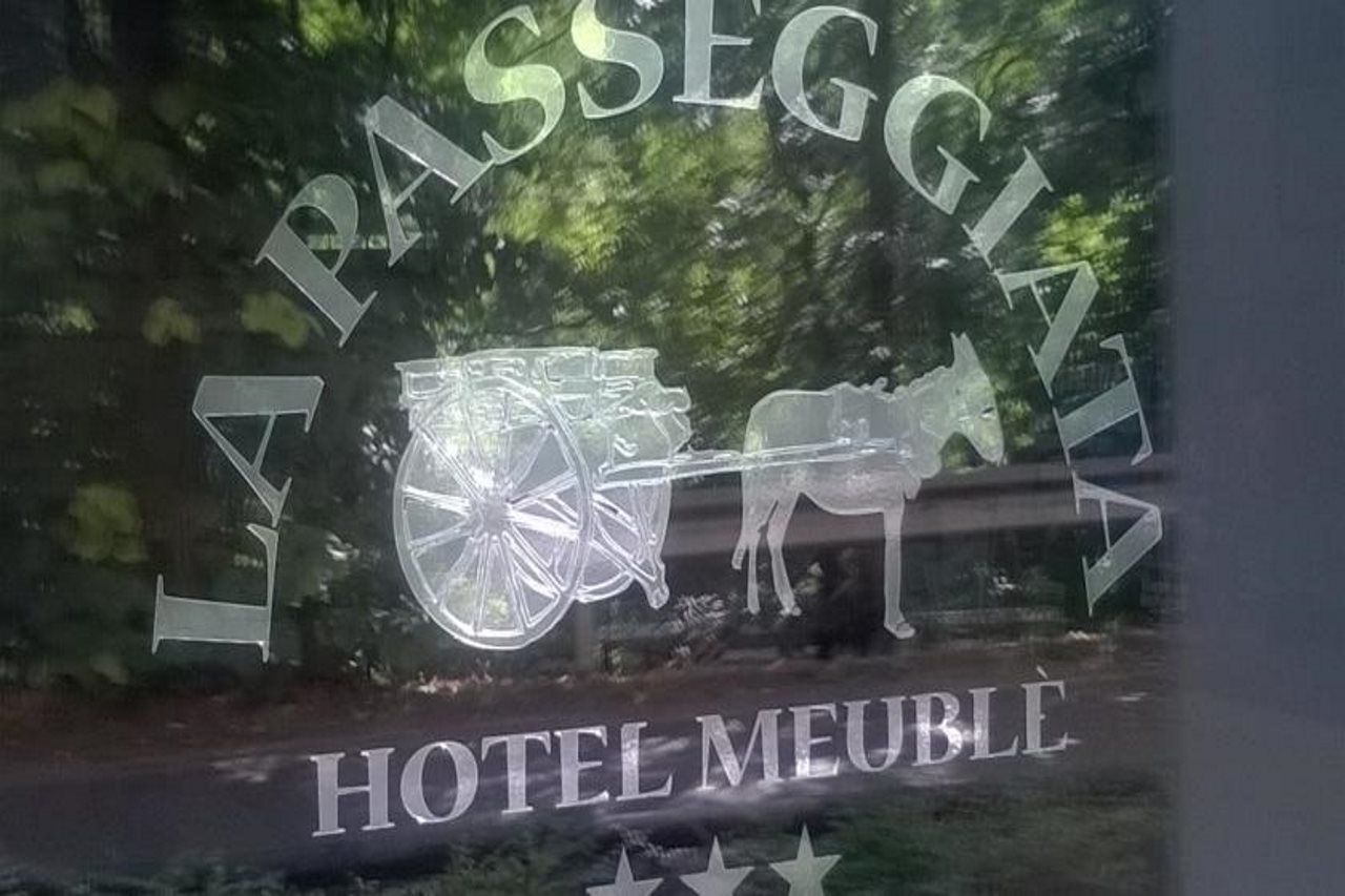 Hotel La Passeggiata Desenzano del Garda Exteriör bild