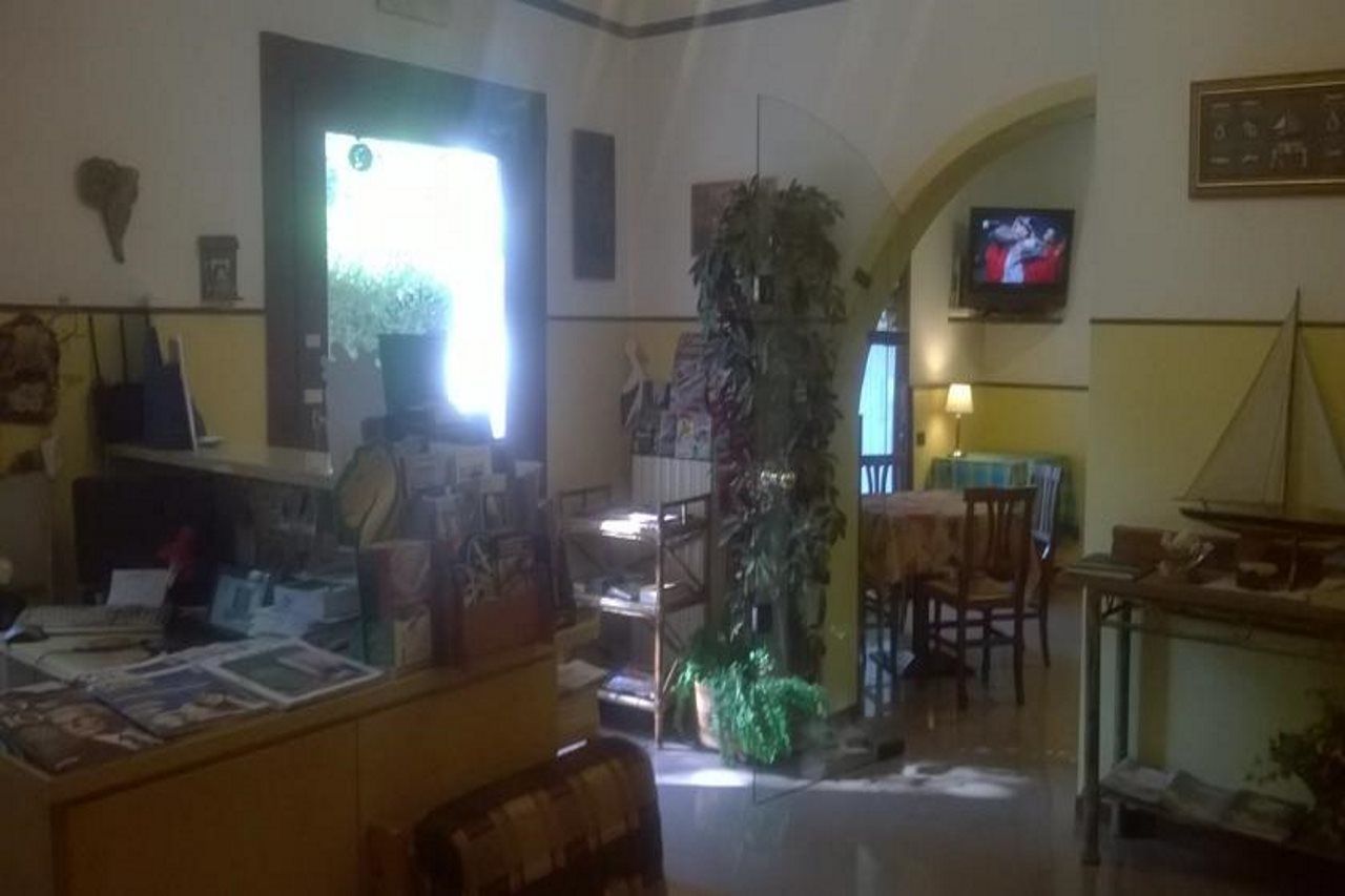 Hotel La Passeggiata Desenzano del Garda Exteriör bild