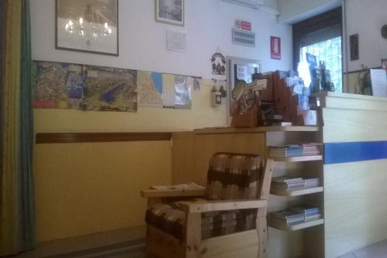 Hotel La Passeggiata Desenzano del Garda Exteriör bild