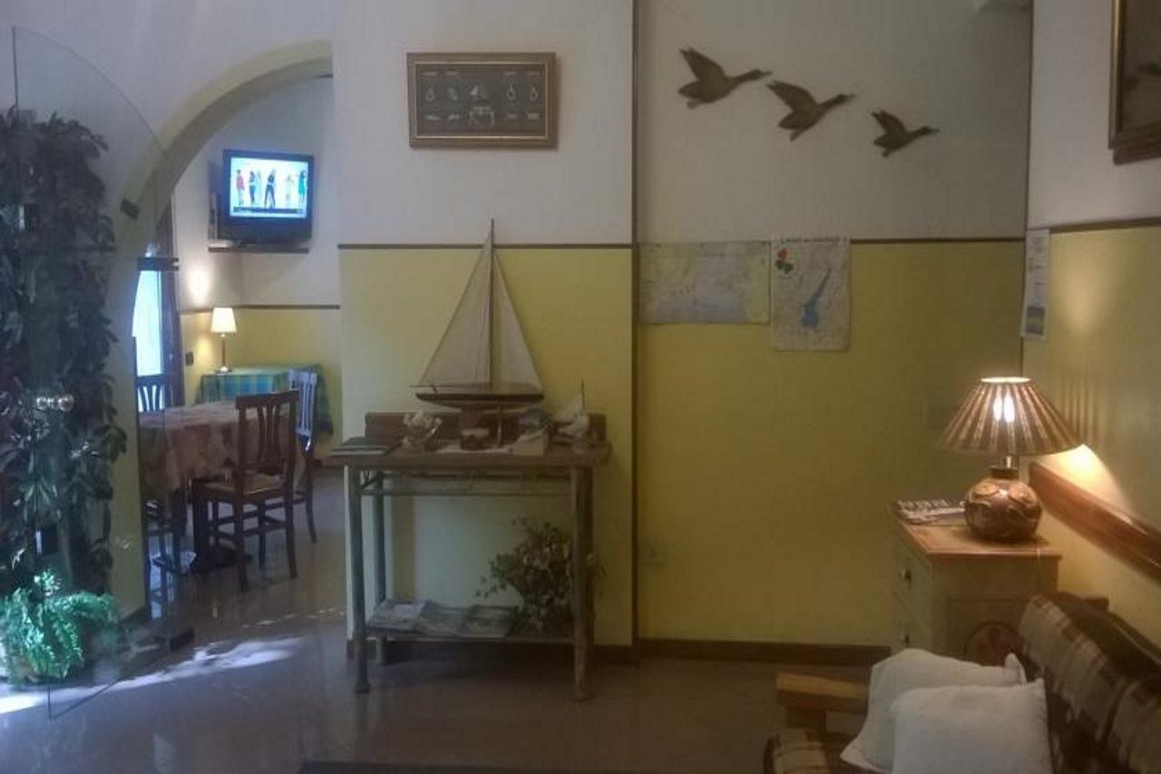 Hotel La Passeggiata Desenzano del Garda Exteriör bild