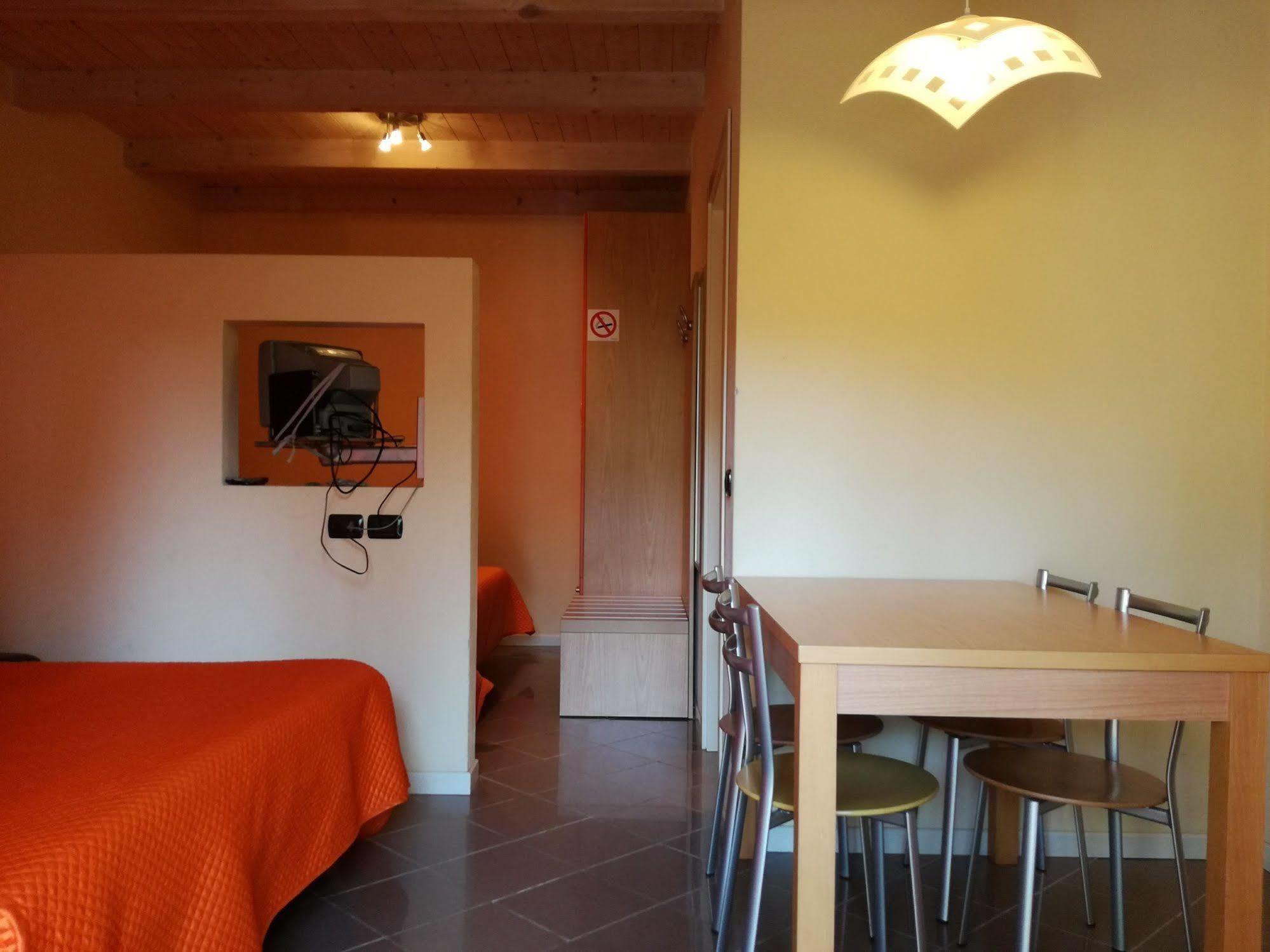 Hotel La Passeggiata Desenzano del Garda Exteriör bild