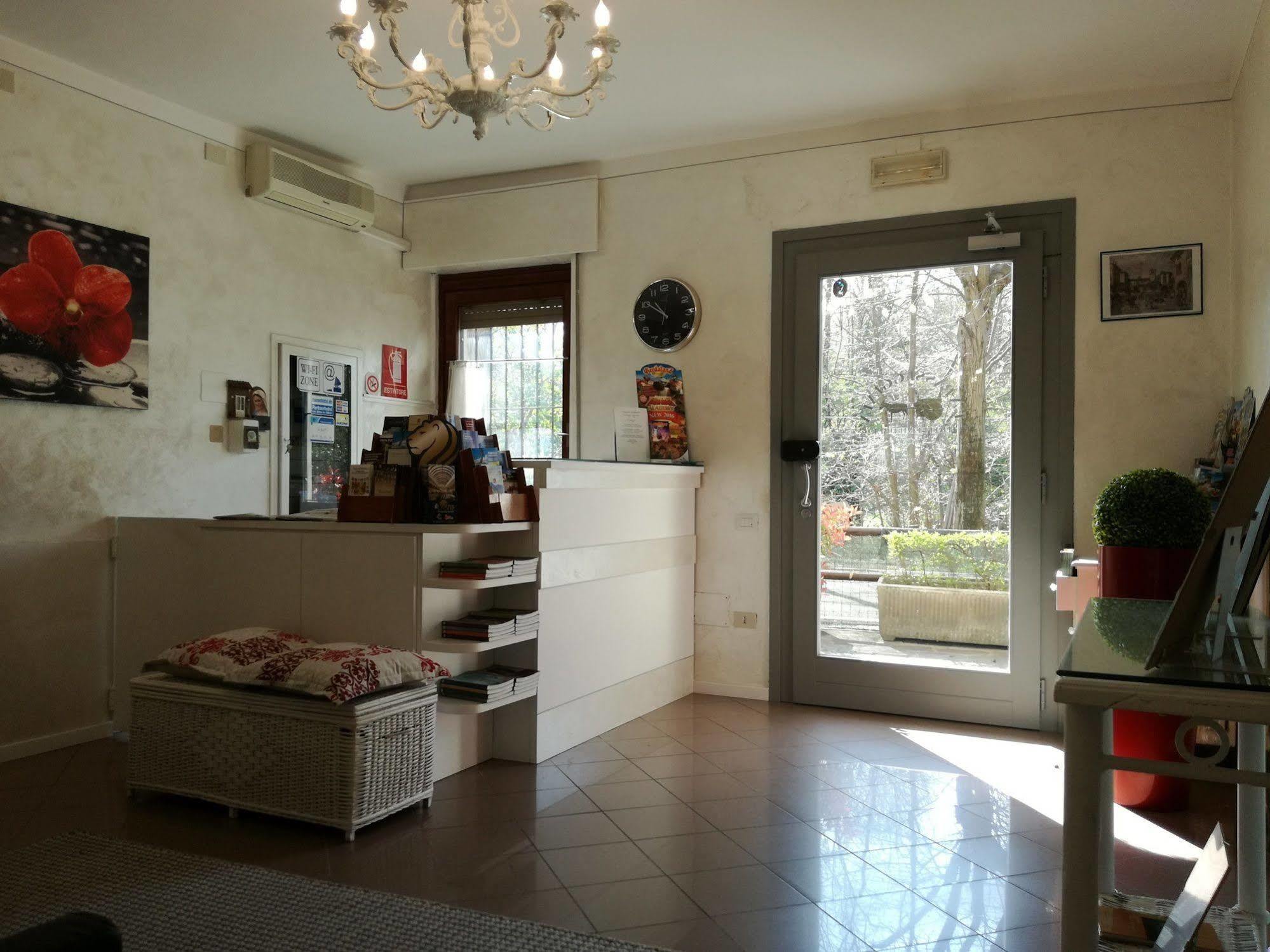 Hotel La Passeggiata Desenzano del Garda Exteriör bild