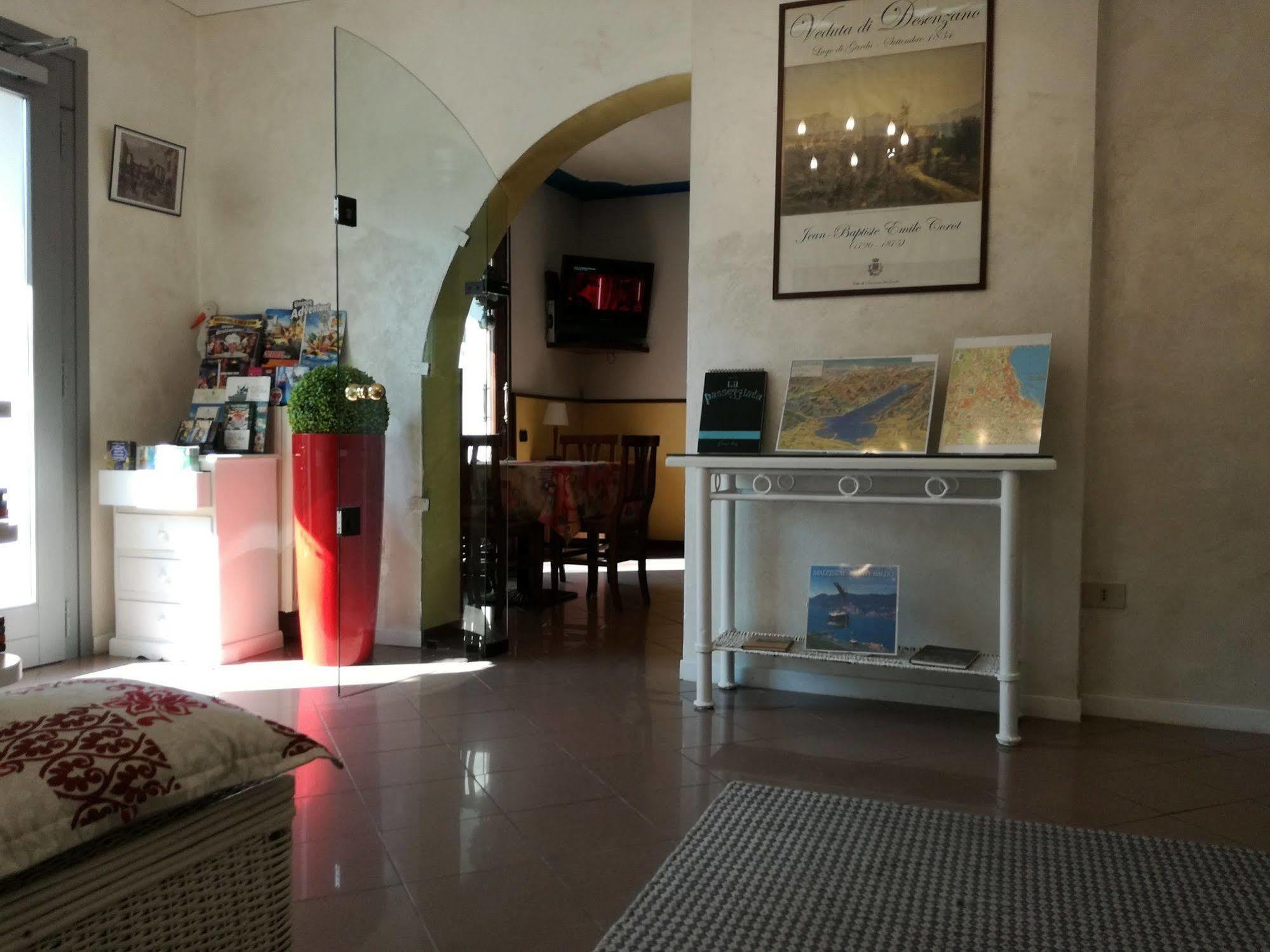 Hotel La Passeggiata Desenzano del Garda Exteriör bild